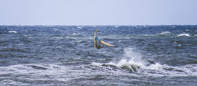 Dlaczego warto wysłać dziecko na obóz windsurfingowy?