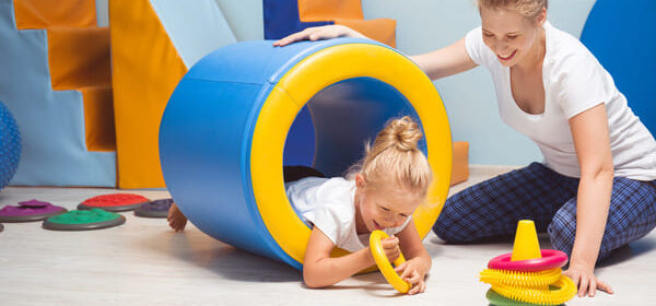 Dlaczego sensoryka jest kluczem do spokoju dziecka? Odkryj moc stymulacji zmysłów